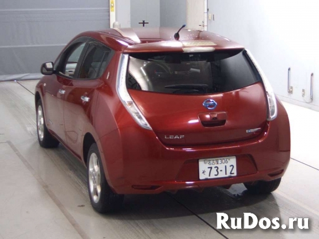 Электромобиль хэтчбек Nissan Leaf кузов ZE0 модификация G гв 2012 фотка