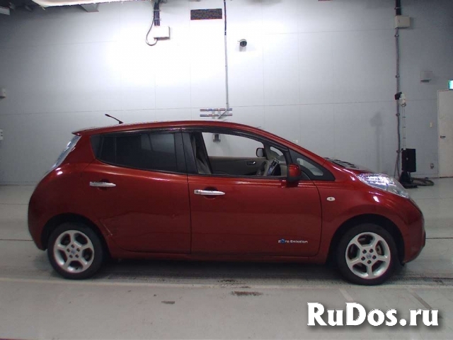 Электромобиль хэтчбек Nissan Leaf кузов ZE0 модификация G гв 2012 изображение 3
