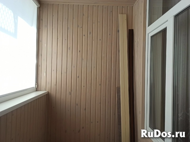 Трёшка с дизайнерским ремонтом изображение 6