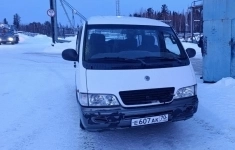 Микроавтобус Ssang Yong Istana 2003 г.в., Томск картинка из объявления
