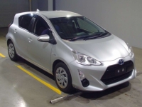 Хэтчбек гибрид Toyota Аква кузов NHP10 рестайлинг модификация S картинка из объявления