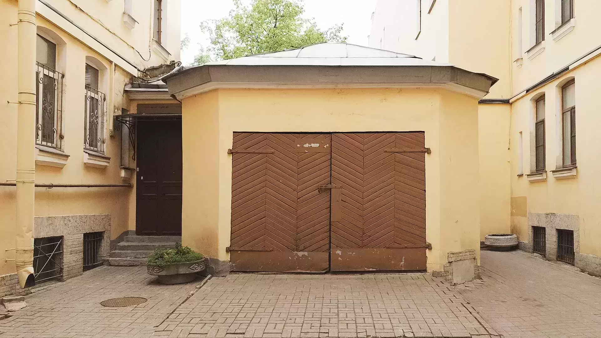 Сдам в субаренду теплый капитальный гараж 25 кв.м на Невском проспекте в объявлении 7 фото Сдам в субаренду теплый капитальный гараж 25 кв.м на Невском проспекте картинка из объявления