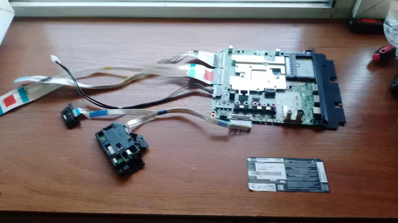 Запчасти от телевизора LG 43UM7300PLB в объявлении 7 фото Запчасти от телевизора LG 43UM7300PLB картинка из объявления