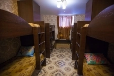 Уютные спальные места в хостеле со шкафчиками для одежды в объявлении 1 фото Уютные спальные места в хостеле со шкафчиками для одежды картинка из объявления