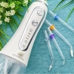 Ирригатор Revyline RL 450 в белом дизайне в компактном корпусе в объявлении 1 фото Ирригатор Revyline RL 450 в белом дизайне в компактном корпусе картинка из объявления